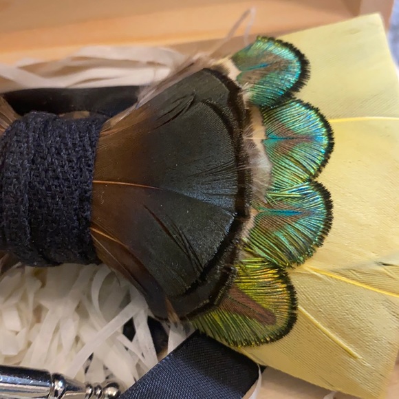 Feather bow tie holiday collection - Picture 3 of 7